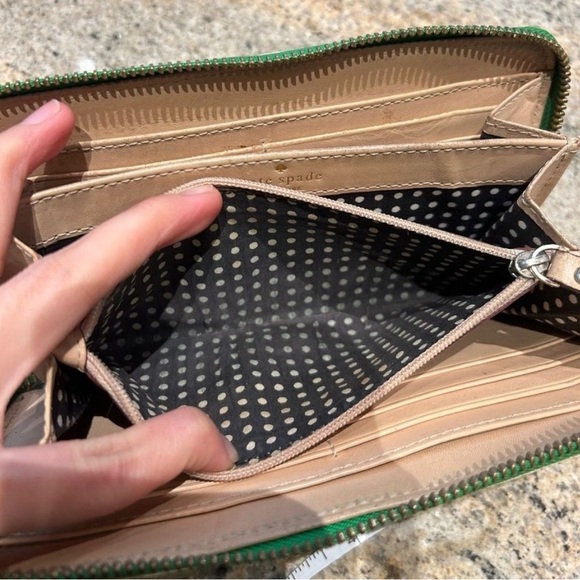 Vintage Authentic Kate Spade GREEN long wallet. Color of the season. Hot-fire! - Picture 6 of 10
